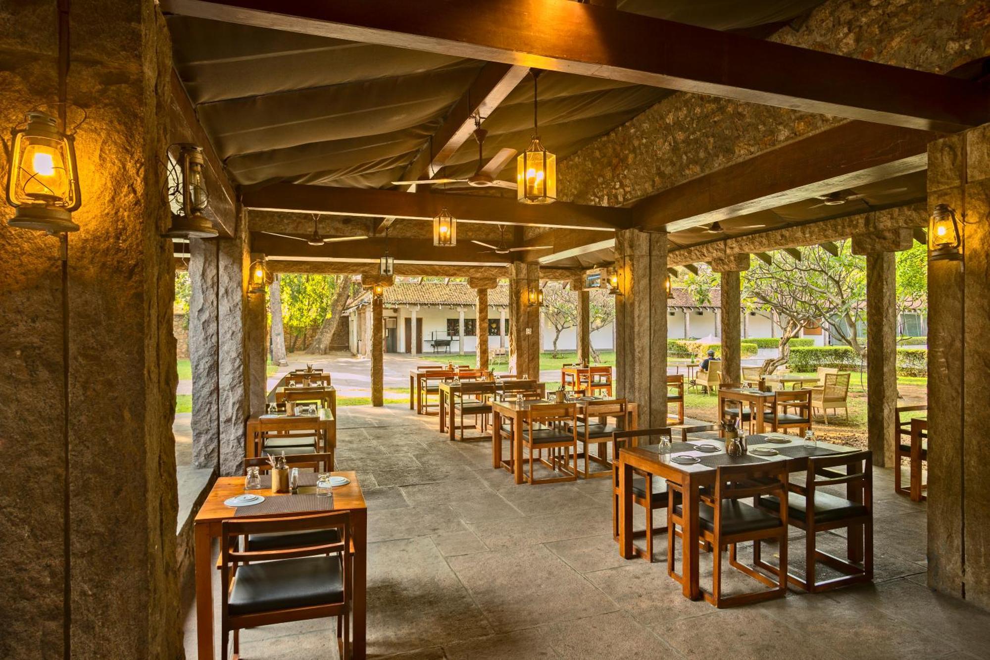 Heritage Мадурай Екстериор снимка The restaurant at the hotel